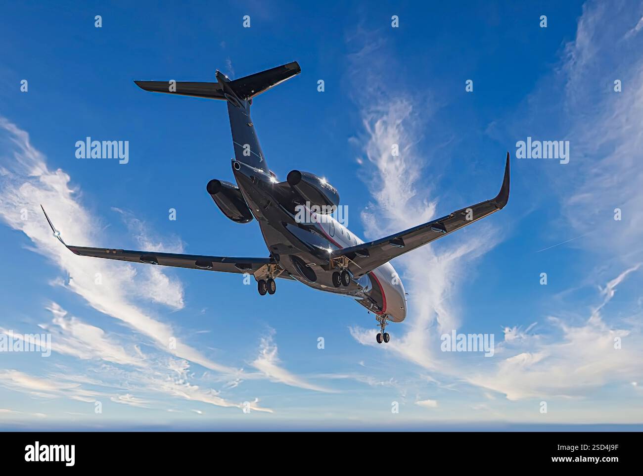2022 Embraer SA EMB-550 all'avvicinamento finale all'aeroporto internazionale di Tucson in Arizona Foto Stock