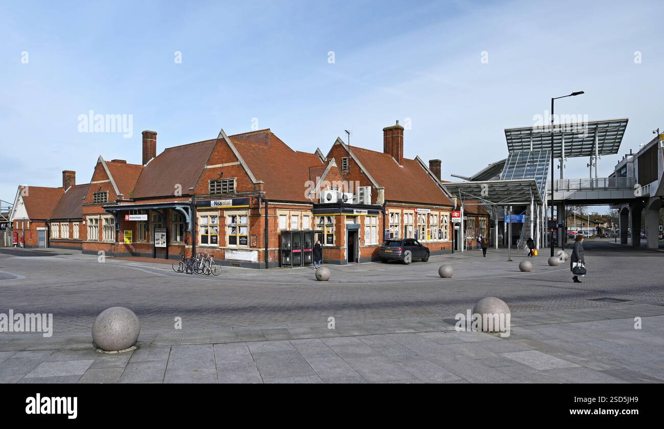Southend Victoria Railway Station a Southend on Sea, City of Southend, Inghilterra, Regno Unito. Treni per Liverpool Street, Londra. Foto Stock