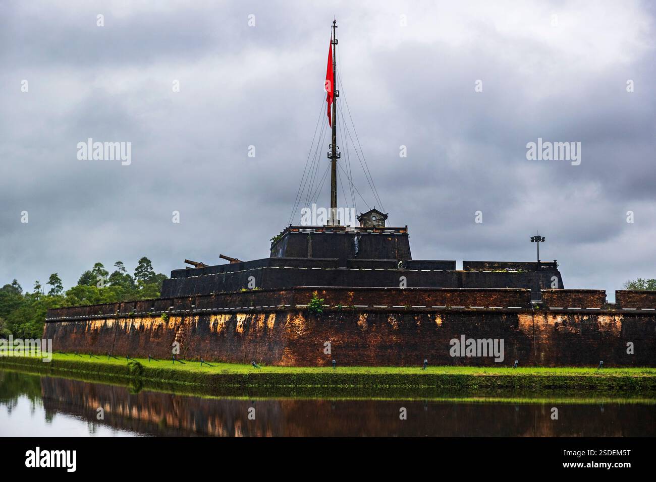 La torre di bandiera, Imperial City, Hue, Vietnam, lunedì, 4 novembre 2024. Foto: David Rowland / One-Image.com Foto Stock