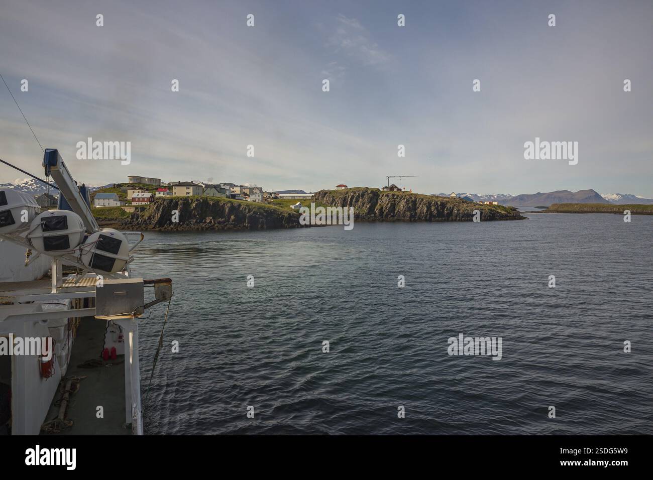 Sul traghetto che parte dal porto di Stykkisholmur per Brjanslaekur più a nord verso i fiordi occidentali Foto Stock