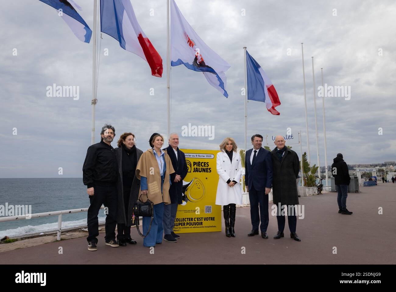 Bene, Francia. 7 febbraio 2025. La Premier francese Brigitte Macron, presidente della Fondation des Hôpitaux, partecipa alla chiusura della manifestazione Pièces Jaunes a Nizza, con Didier Deschamps, padrino della manifestazione, Christian Estrosi, sindaco di Nizza e sua moglie Laura Tenoudji-Estrosi. Nizza, Francia il 7 febbraio 2025. Foto di Shootpix/ABACAPRESS. COM credito: Abaca Press/Alamy Live News Foto Stock