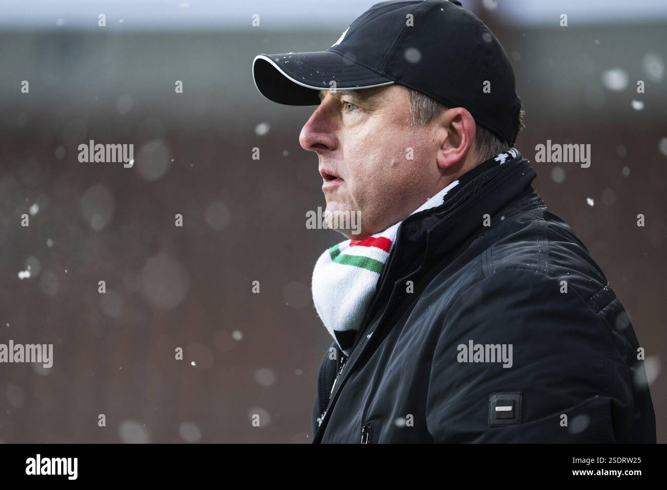 LUBIN, POLONIA - 3 DICEMBRE 2023: Partita di calcio polacca PKO Ekstraklasa tra il KGHM Zaglebie Lubin e il Legia Warszawa 0:3. Capo allenatore di Legia Kosta R. Foto Stock