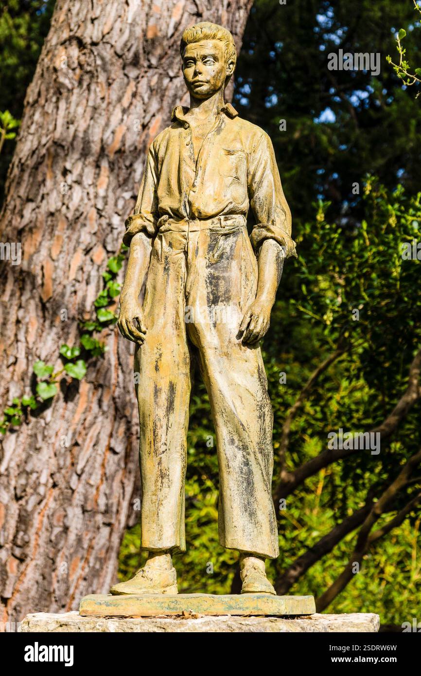 Santuario di Lluc, XVII secolo, scultura di un bambino nel giardino botanico, Escorca, Sierra de Tramuntana, Maiorca, Isole Baleari, Spagna. Foto Stock