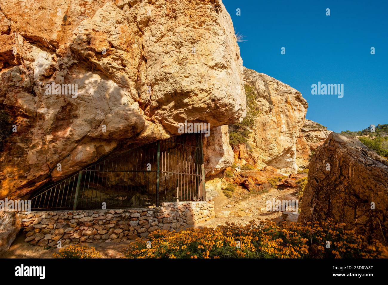 Pitture rupestri di epoca pre-romana, cova Des vi. Cap Nuno. SES Fontanelles. Sant Antoni de Portmany. Ibiza. Isole Baleari, Spagna. Foto Stock