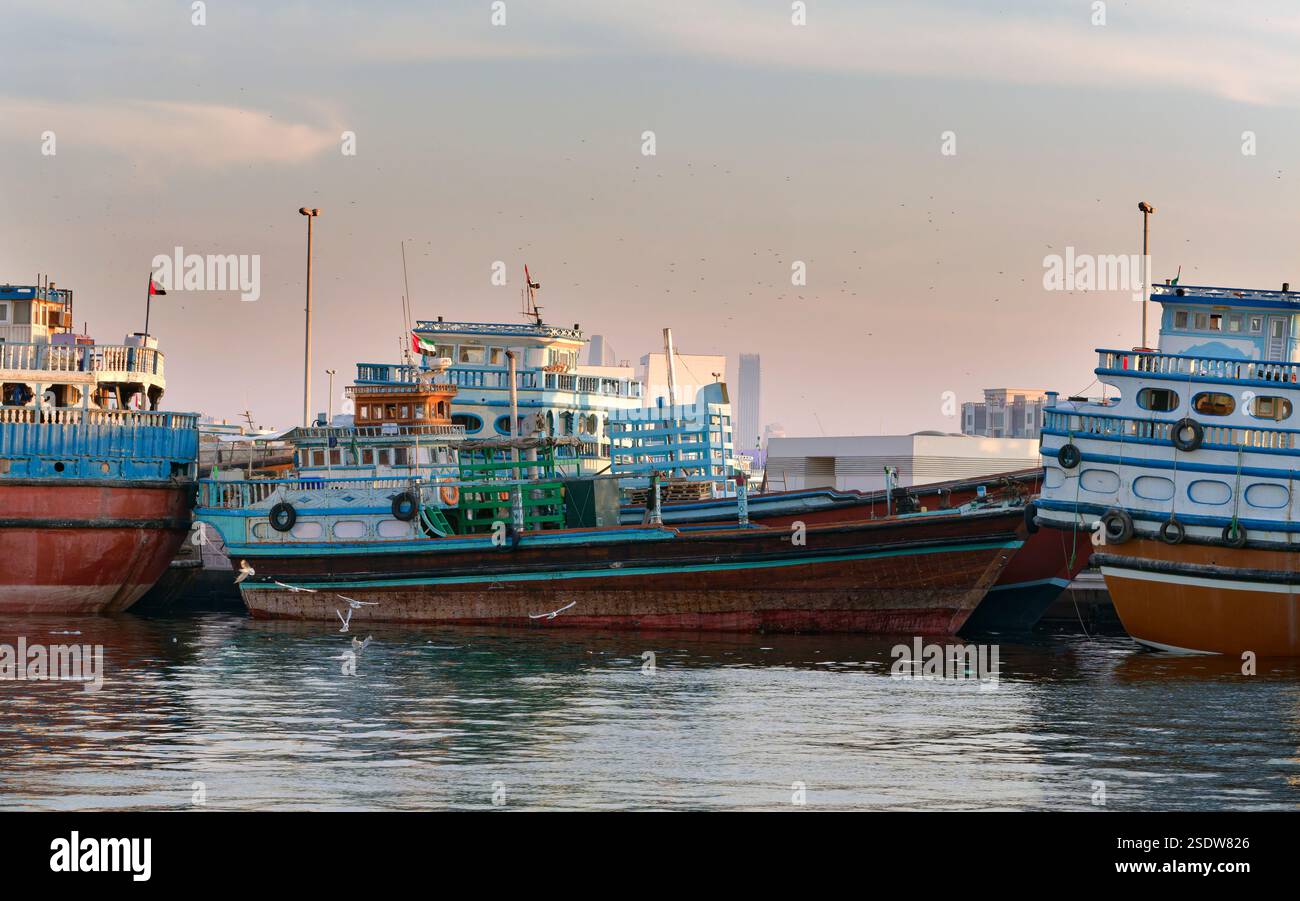 Dubai dhows nel torrente Foto Stock