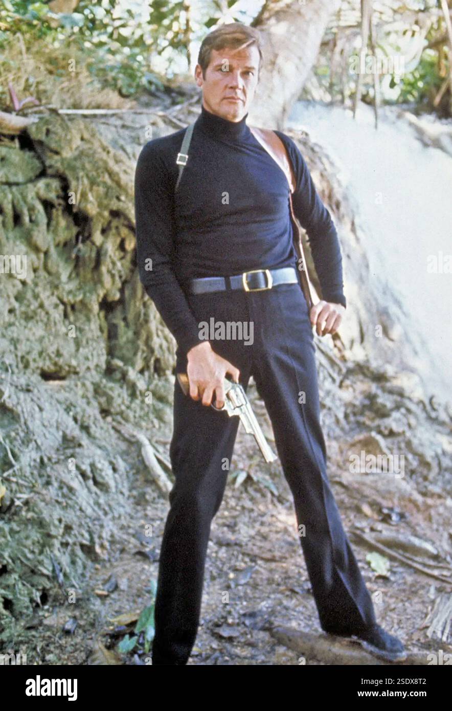 LIVE AND LET DIE 1973 United Artists film con Roger Moore Foto Stock