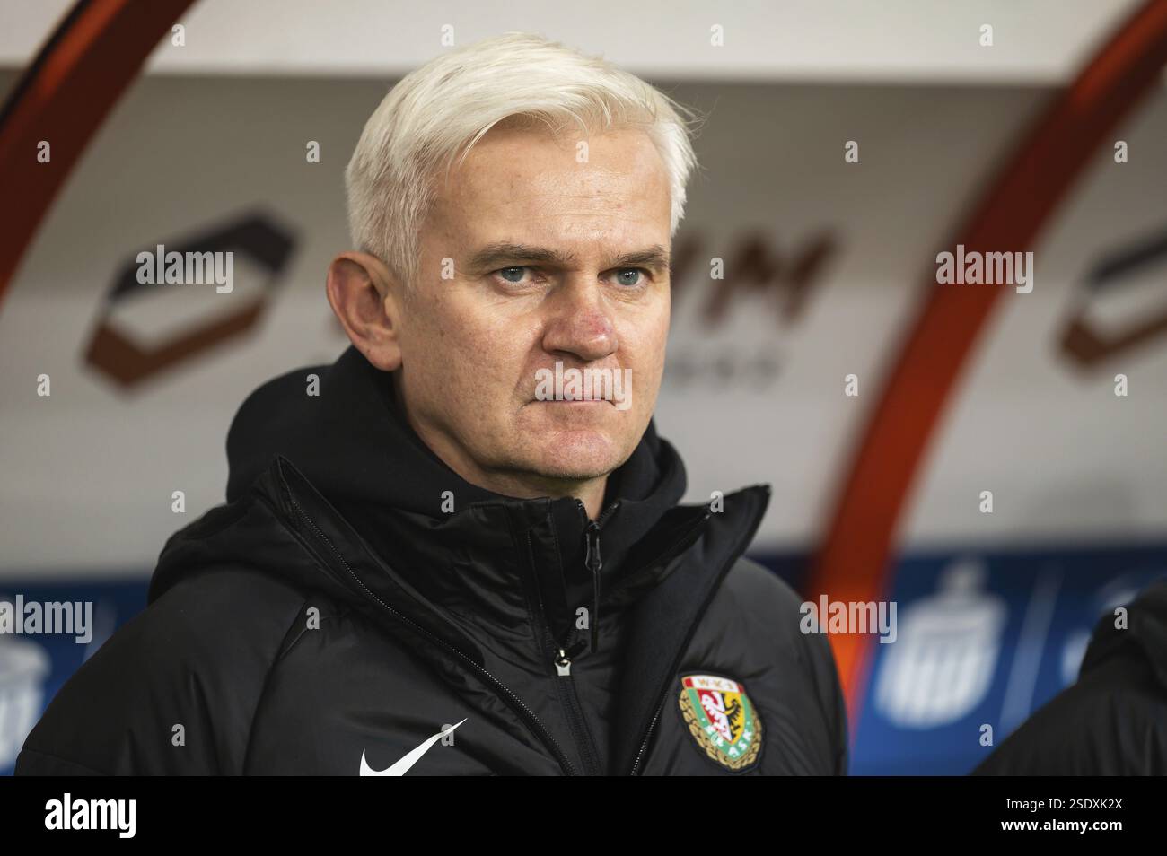 LUBIN, POLONIA - 15 DICEMBRE 2023: Partita di calcio polacca PKO Ekstraklasa tra KGHM Zaglebie Lubin vs Slask Wroclaw 1:2. Jacek Magiera capo allenatore di Foto Stock