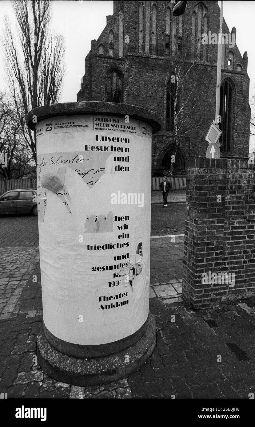 Germania, Anklam, 16.01.1992, pilastro pubblicitario vuoto, Europa Foto Stock