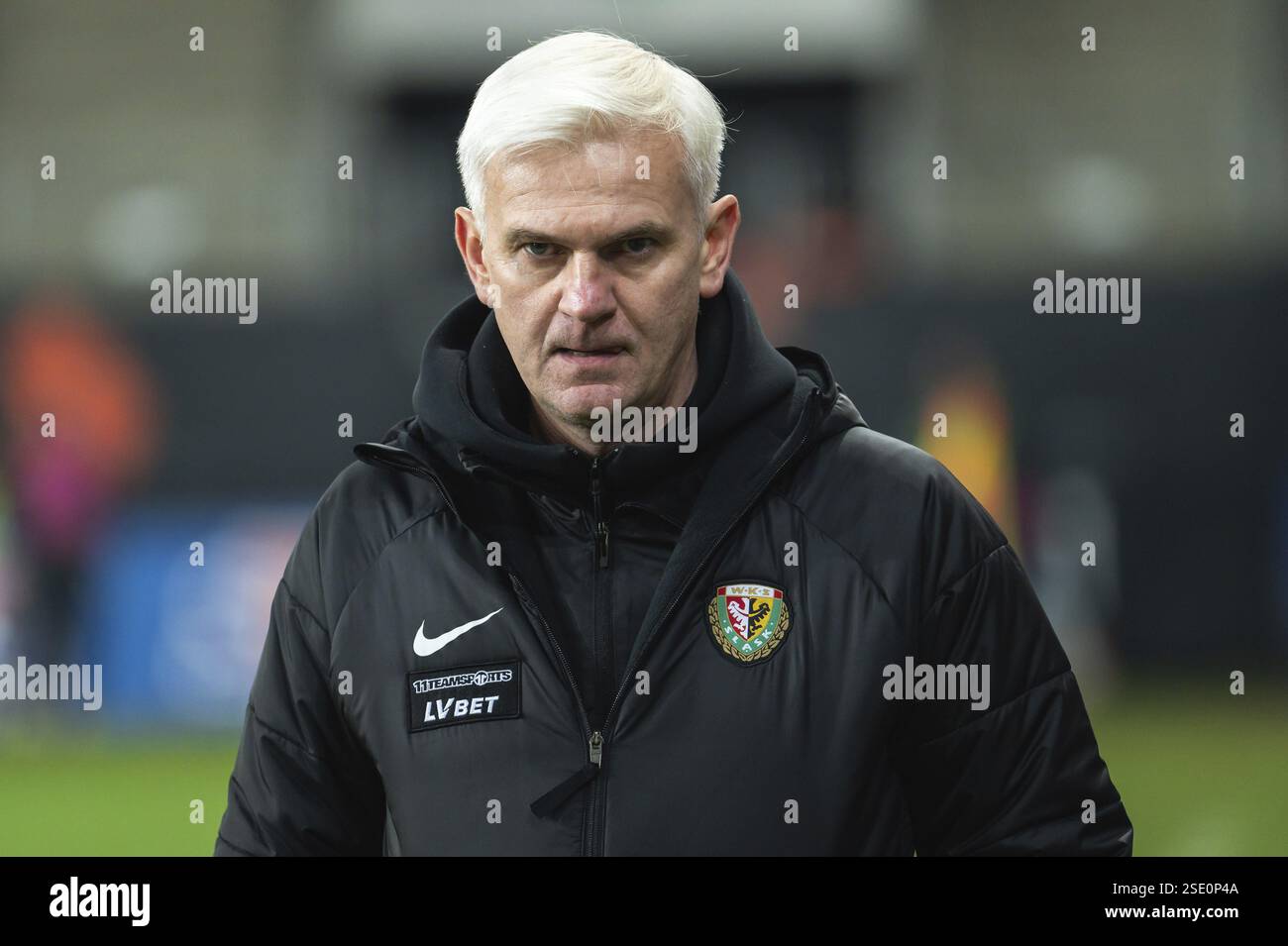LUBIN, POLONIA - 15 DICEMBRE 2023: Partita di calcio polacca PKO Ekstraklasa tra KGHM Zaglebie Lubin vs Slask Wroclaw 1:2. Jacek Magiera capo allenatore di Foto Stock