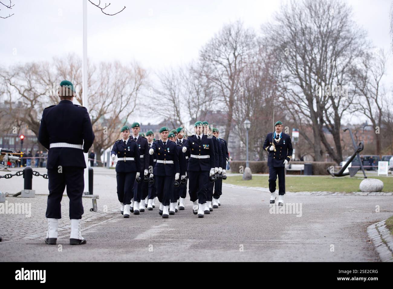 Stoccolma, Svezia. 8 febbraio 2025. Le forze armate svedesi spararono un saluto a Skeppsholmen a Stoccolma in occasione della principessa Sofia e del principe Carlo Filippo che ebbero una figlia venerdì. Stoccolma, Svezia 08 febbraio 2025. Foto: Caisa Rasmussen/TT/codice 12150 credito: TT News Agency/Alamy Live News Foto Stock