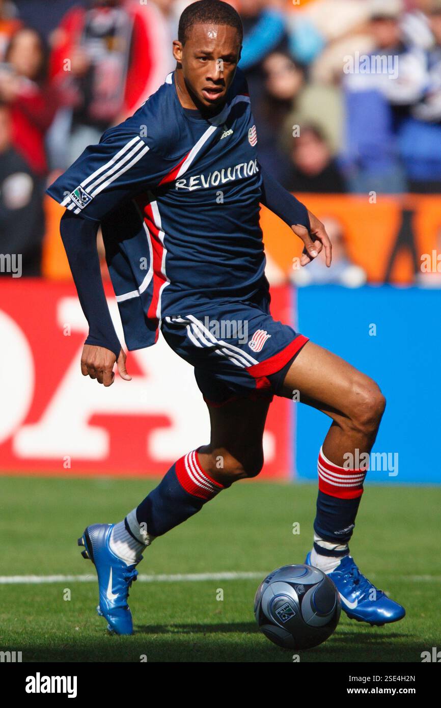 WASHINGTON, DC - 18 NOVEMBRE: Khano Smith della New England Revolution in azione durante la partita per il titolo di MLS Cup contro la Houston Dynamo il 18 novembre 2007 all'RFK Stadium di Washington, DC. Solo uso editoriale. Uso commerciale vietato. (Fotografia di Jonathan Paul Larsen / Diadem Images) Foto Stock