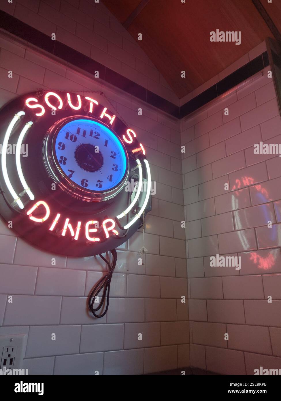RISTORANTE CON INSEGNE AL NEON Foto Stock