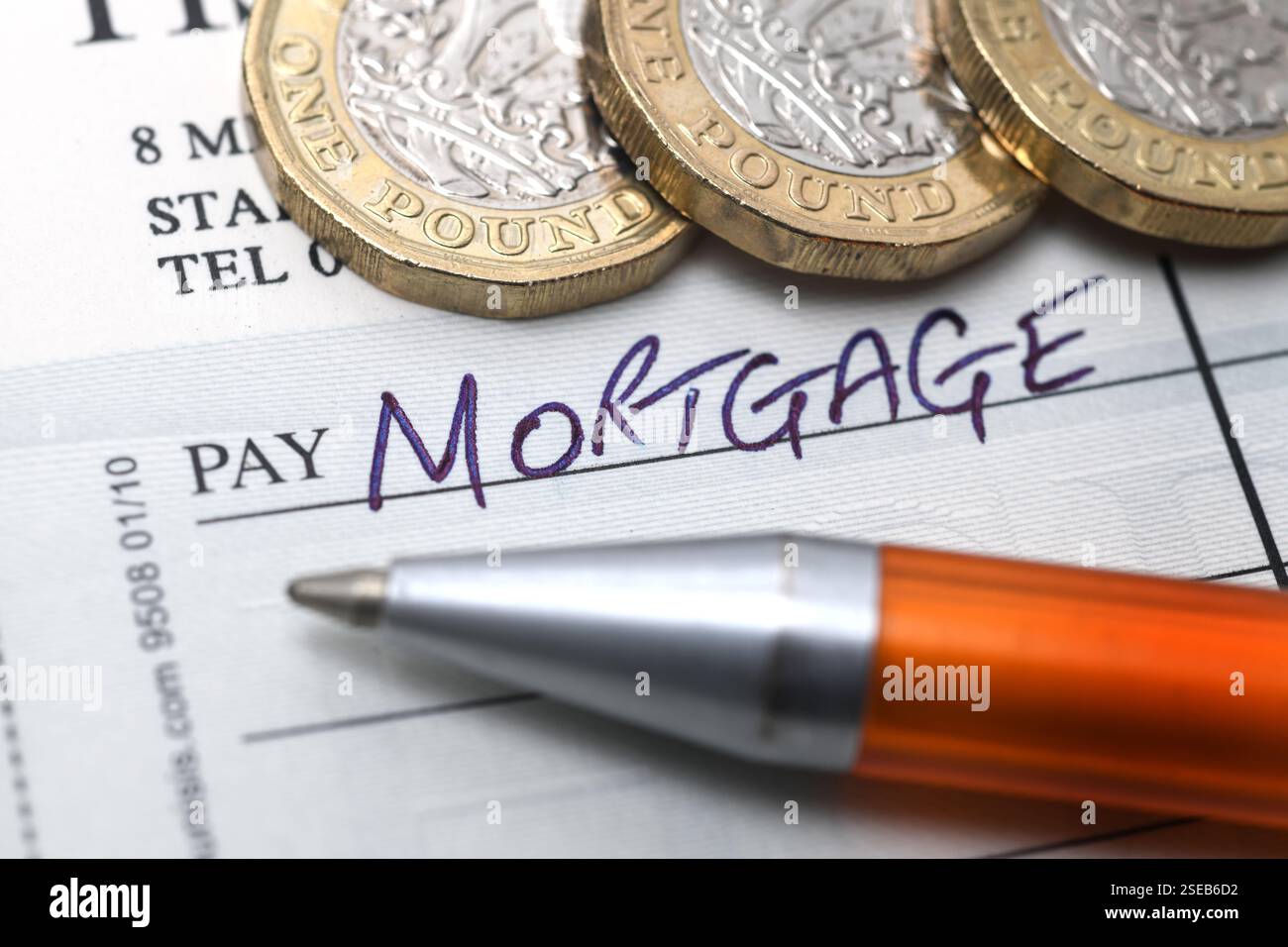 LIBRETTO DI ASSEGNI SCRITTO CON PAGAMENTO MUTUO IN CONTANTI E PEN RE IPOTECHE ACQUISTO CASA TASSI DI INTERESSE ETC UK Foto Stock