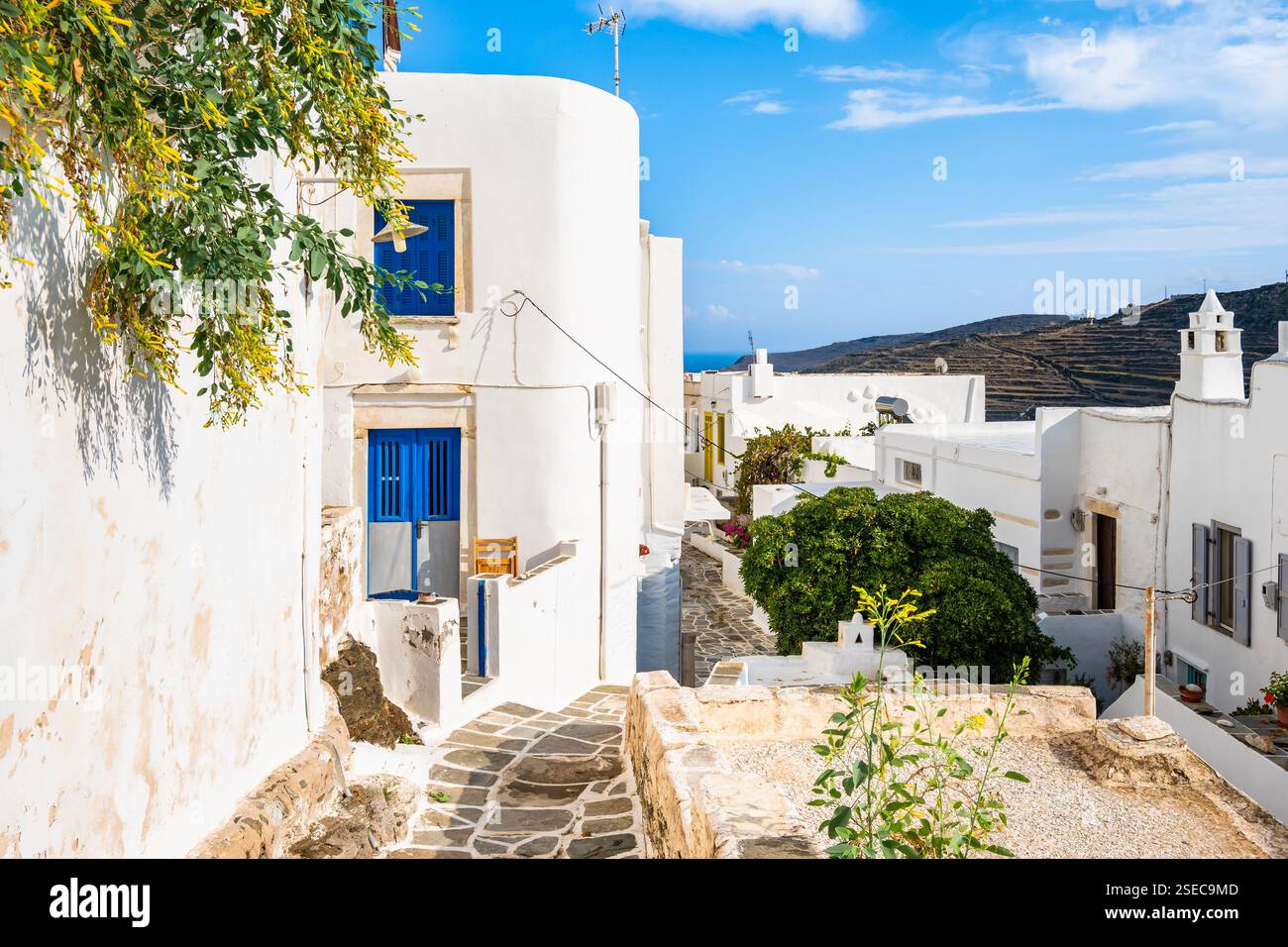 Case greche in stile tradizionale nel villaggio di montagna di Kastro, isola di Sifnos, Grecia Foto Stock