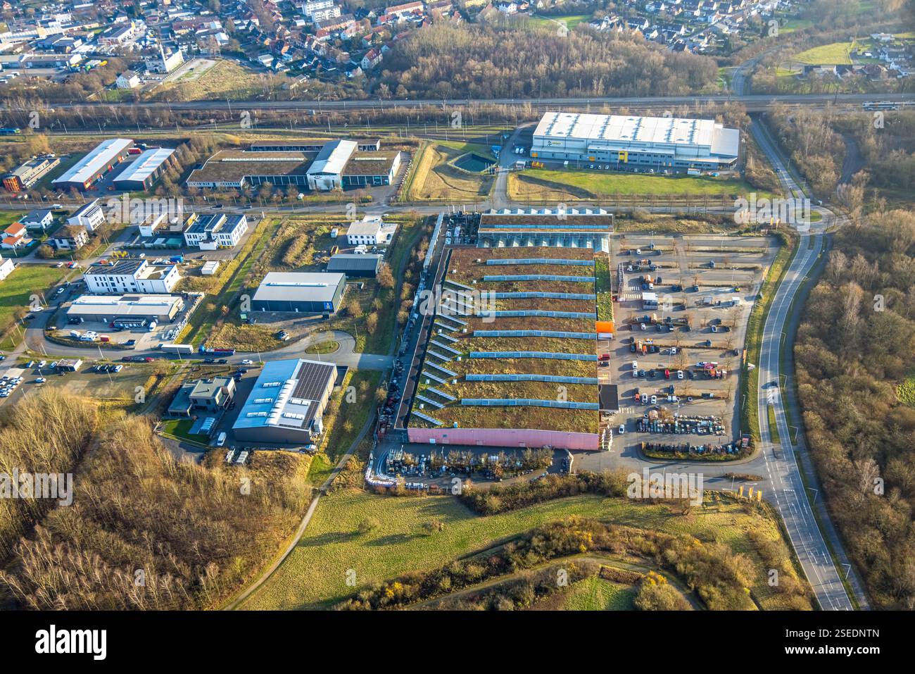 Vista aerea, OBI Markt Hamm Bauamrkt con tetto verde, dietro Eurobahn GmbH & Co KG - officina Hamm-Heessen, A.H.G. Handelsgesellschaft für Haushaltsw Foto Stock