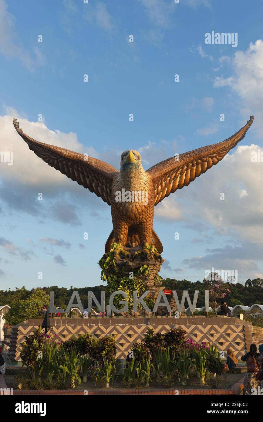 Statua dell'Aquila in Eagle Square, Langkawi, Malesia, Asia Foto Stock