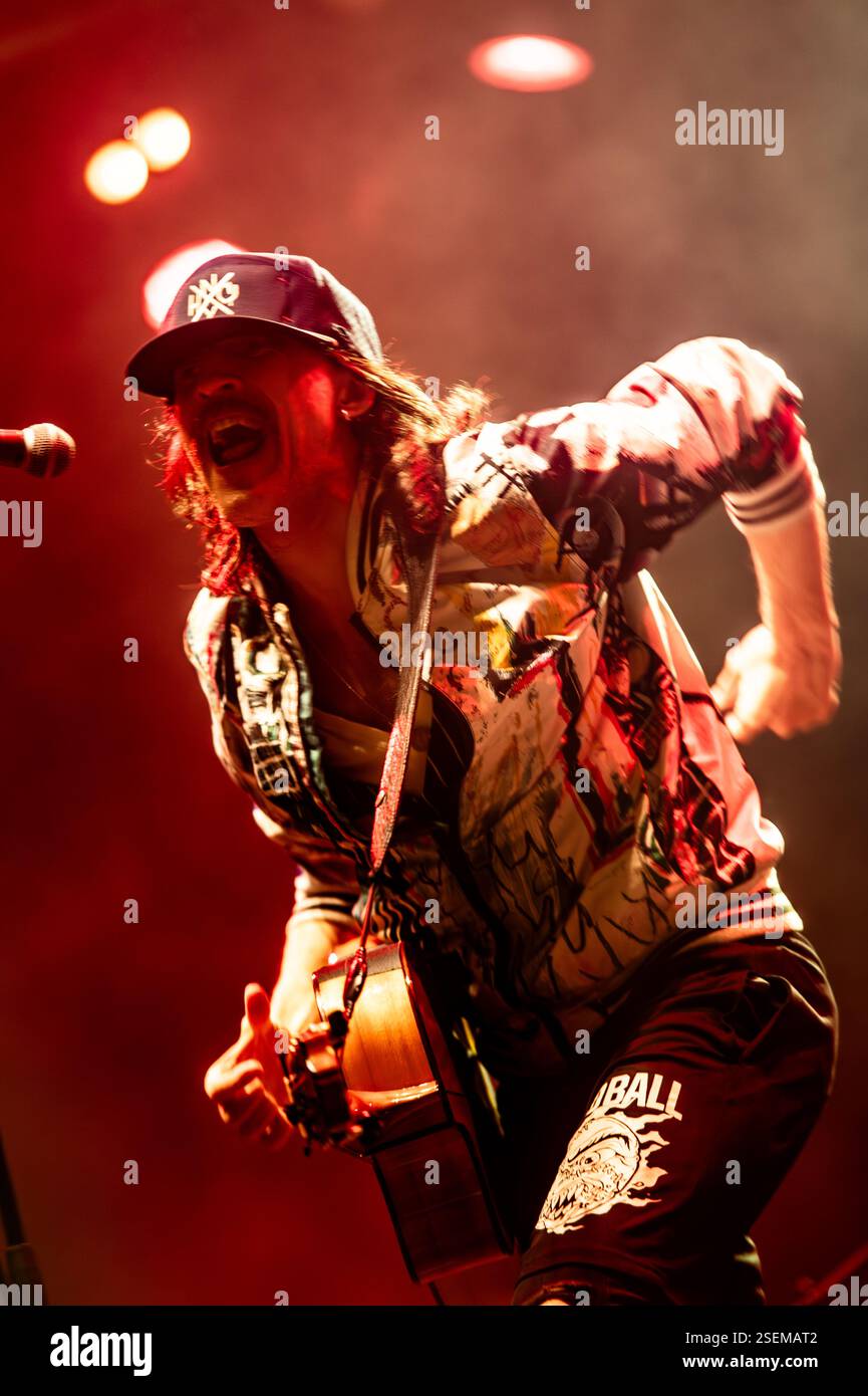 Londra, Regno Unito. 8 febbraio 2025. I Gipsy punk Gogol Bordello si esibiscono all'Alexandra Palace supportando Dropkick Murphys. Cristina Massei/Alamy Live News Foto Stock