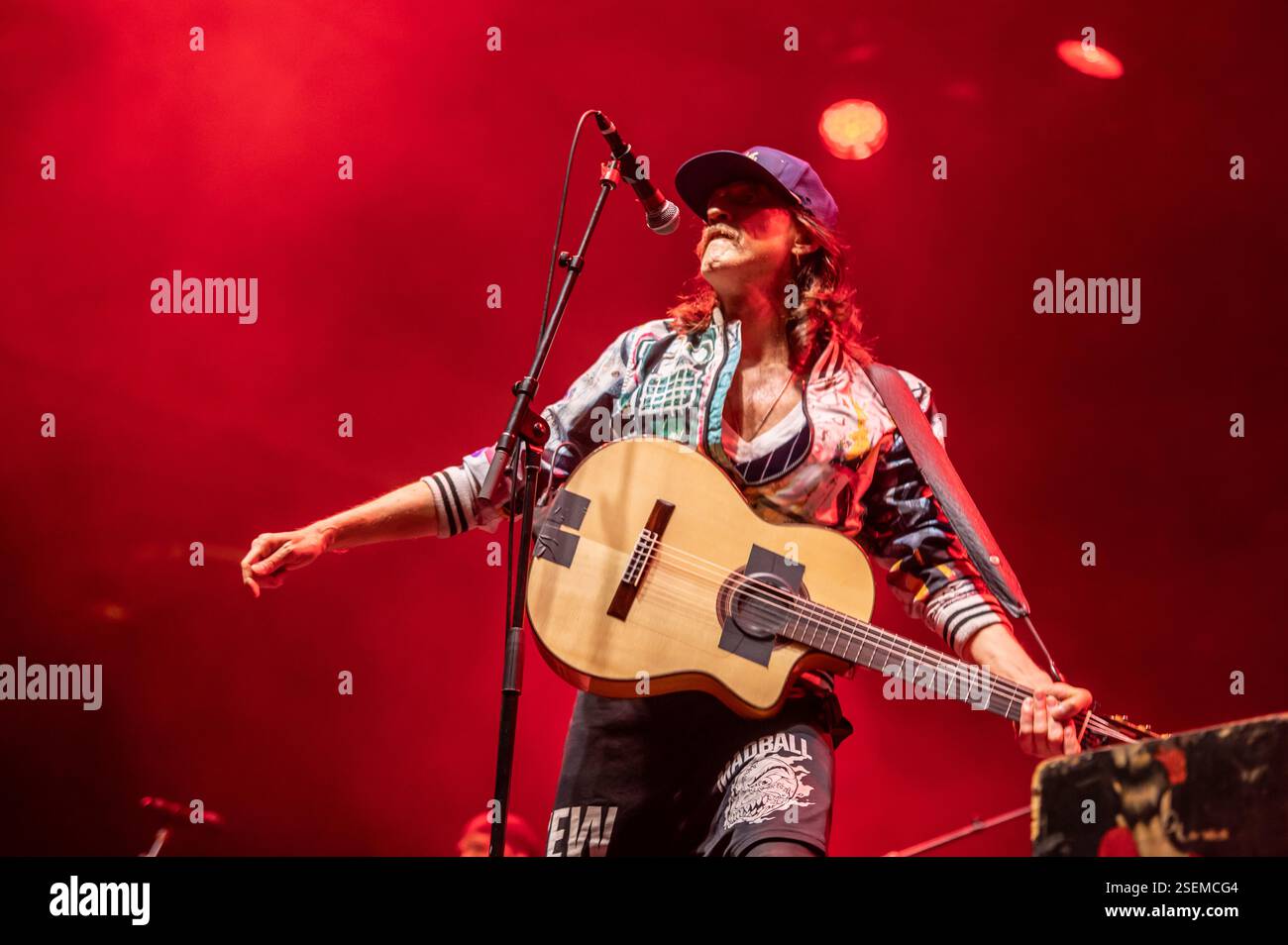 Londra, Regno Unito. 8 febbraio 2025. I Gipsy punk Gogol Bordello si esibiscono all'Alexandra Palace supportando Dropkick Murphys. Cristina Massei/Alamy Live News Foto Stock