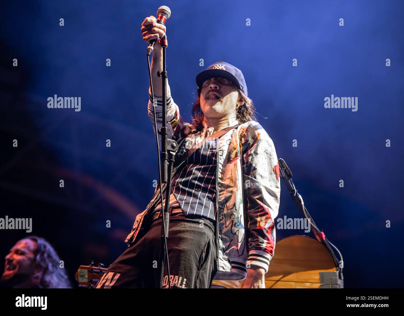 Londra, Regno Unito. 8 febbraio 2025. I Gipsy punk Gogol Bordello si esibiscono all'Alexandra Palace supportando Dropkick Murphys. Cristina Massei/Alamy Live News Foto Stock