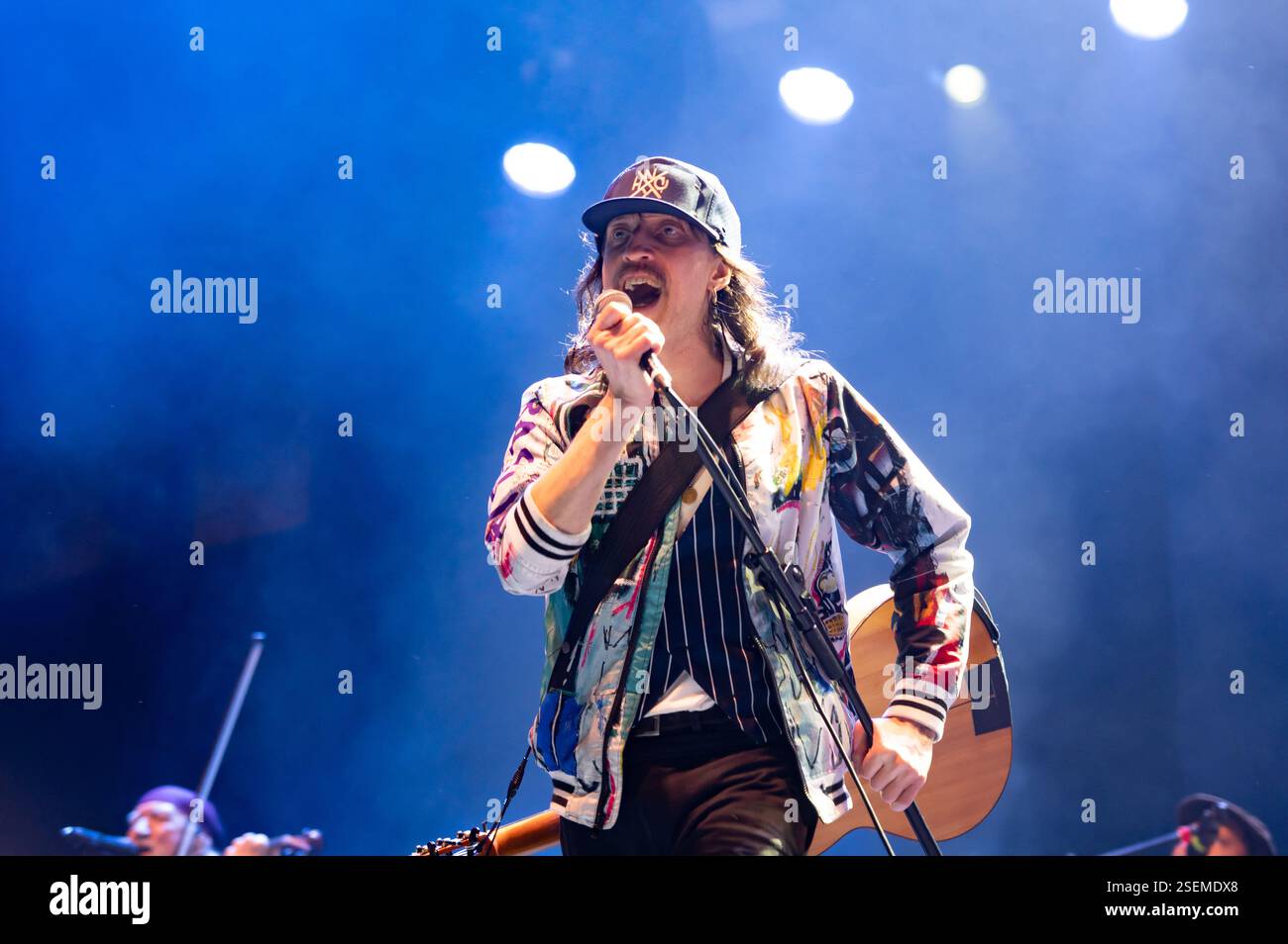 Londra, Regno Unito. 8 febbraio 2025. I Gipsy punk Gogol Bordello si esibiscono all'Alexandra Palace supportando Dropkick Murphys. Cristina Massei/Alamy Live News Foto Stock