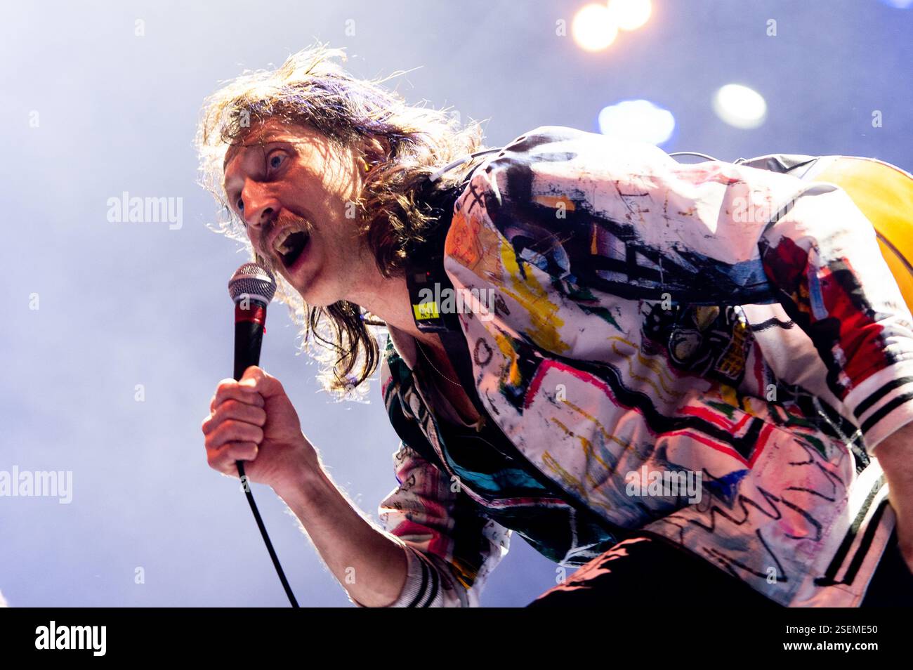 Londra, Regno Unito. 8 febbraio 2025. I Gipsy punk Gogol Bordello si esibiscono all'Alexandra Palace supportando Dropkick Murphys. Cristina Massei/Alamy Live News Foto Stock