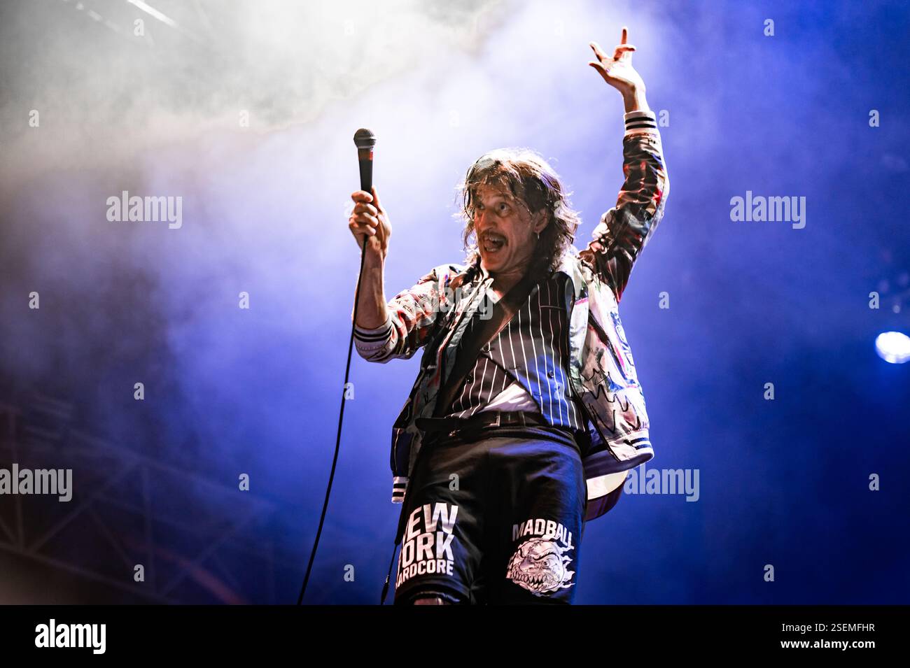 Londra, Regno Unito. 8 febbraio 2025. I Gipsy punk Gogol Bordello si esibiscono all'Alexandra Palace supportando Dropkick Murphys. Cristina Massei/Alamy Live News Foto Stock