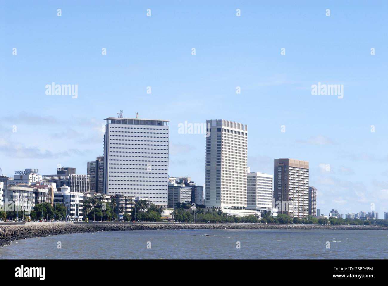 Air India Hilton Tower Apsara Apartments e altri edifici residenziali a Nariman Point, Marine Drive, Churchgate, Bombay Mumbai, Maharashtra, India Foto Stock