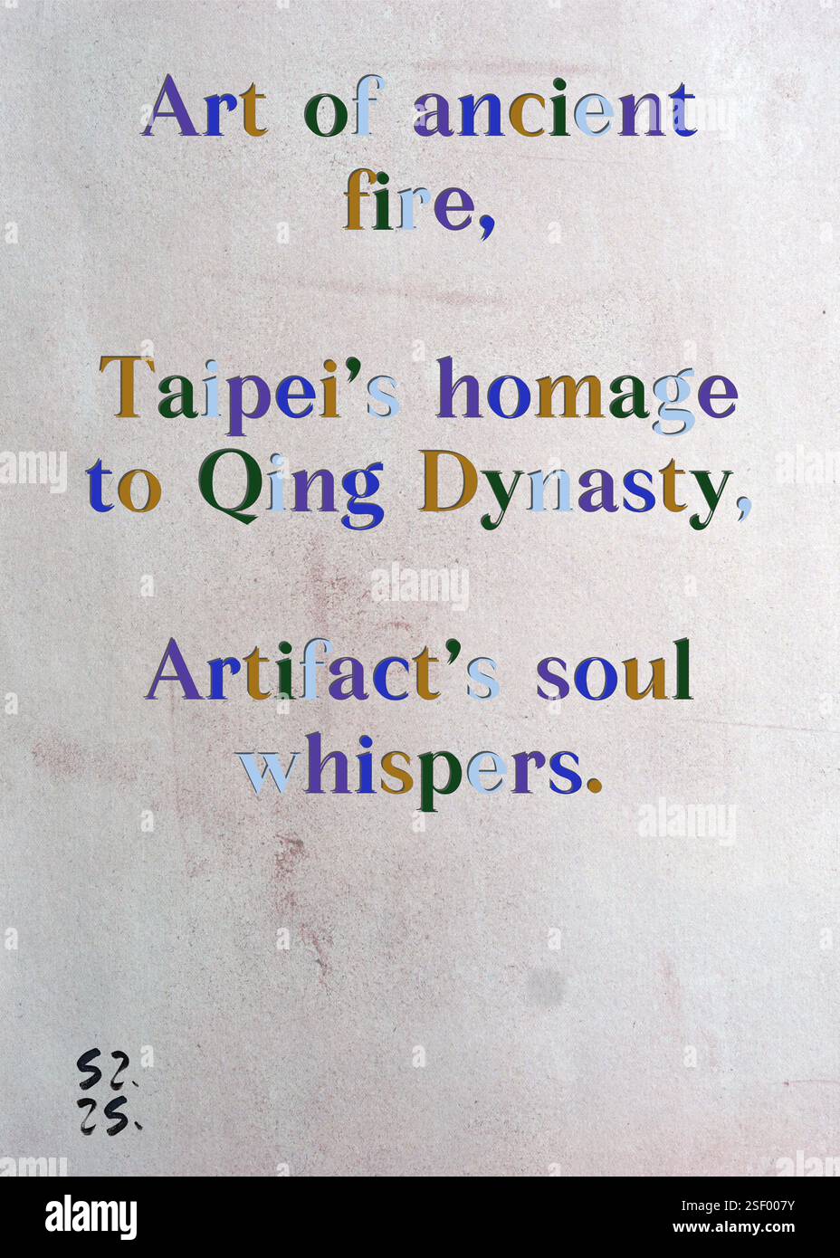 Arte del fuoco antico, l'omaggio di Taipei alla dinastia Qing, l'anima di Artifact sussurra. La Gilda degli scrittori d'argento di Remington Hawthorne. Arte di Zsuzsa Szikra. Poetry Art Print, Triplumes è una forma poetica unica ispirata al tradizionale haiku, composta da tre righe che catturano momenti di chiarezza, emozione e approfondimento. Nella nostra collezione abbracciamo la libertà del linguaggio, dove la fusione delle parole e la rimozione dei trattini è più di una scelta stilistica: È un modo per trasmettere unità e vicinanza tra le idee, creando un'espressione fluida e compatta che risuona con i ritmi della vita moderna. Foto Stock
