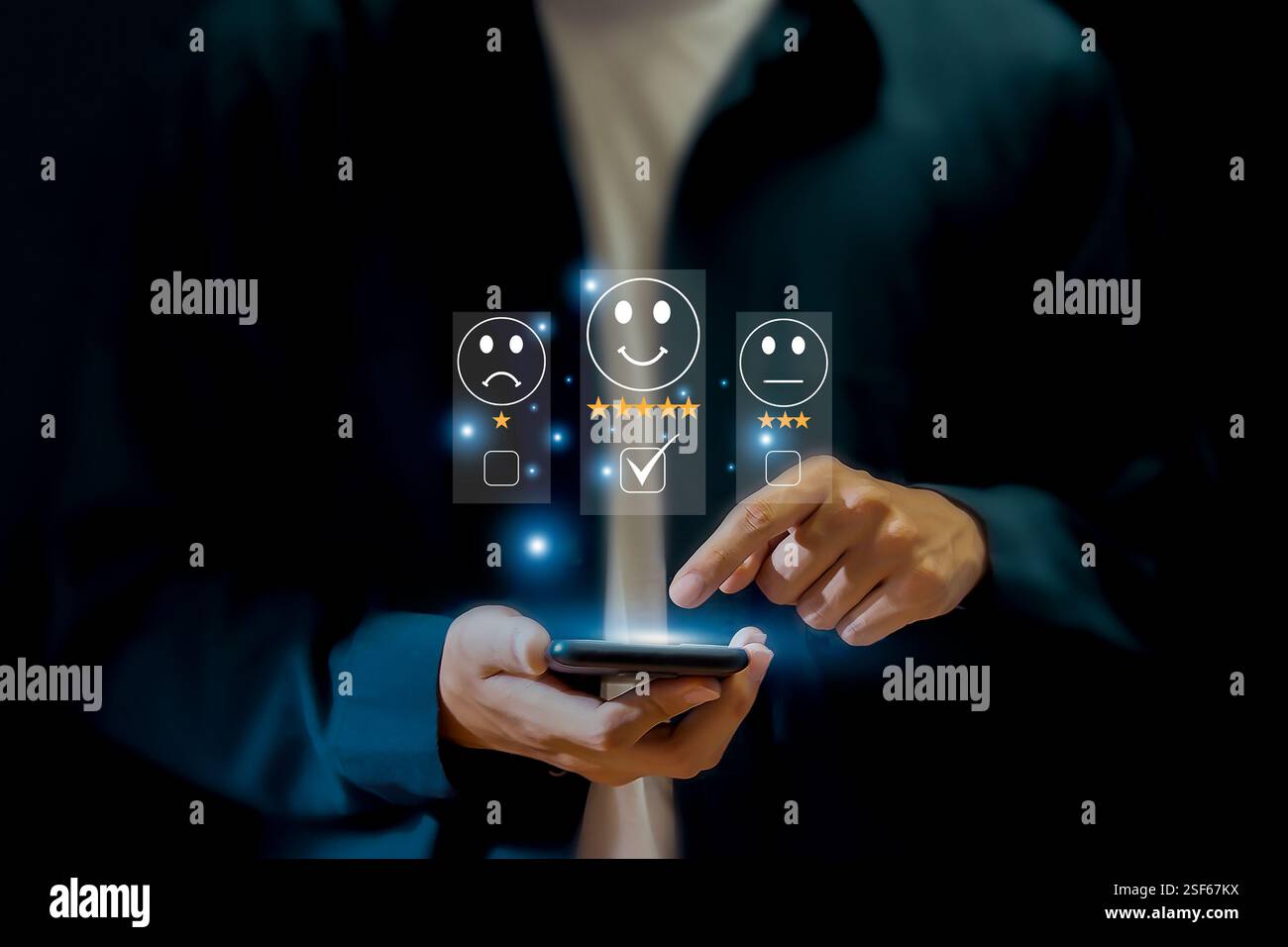 I clienti valutano la soddisfazione del provider di servizi attraverso l'applicazione. L'esperienza di assistenza nell'applicazione online valuterà la qualità di Foto Stock