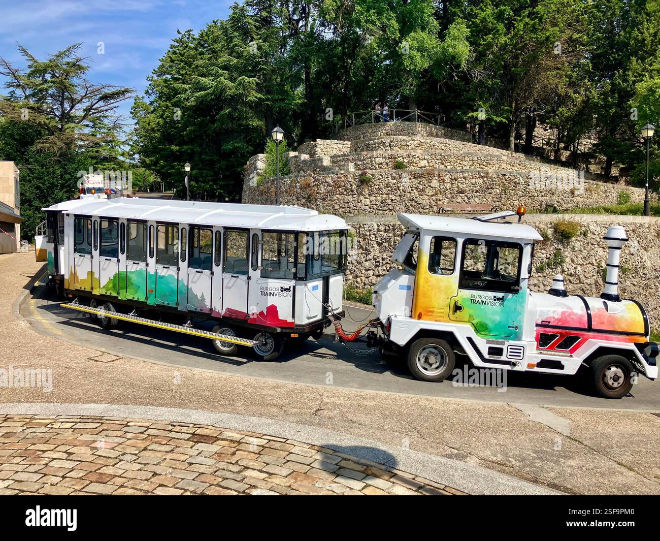 Treno turistico al Miradaor del Castillo, Burgosm Spagna - Immagine stock catturata con smartphone