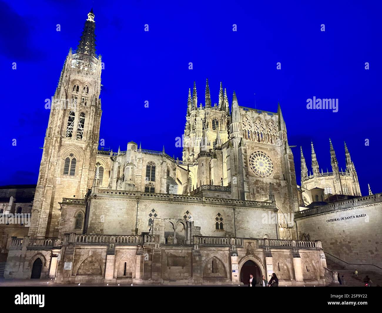 Cattedrale di Burgos di notte - Immagine stock catturata con smartphone