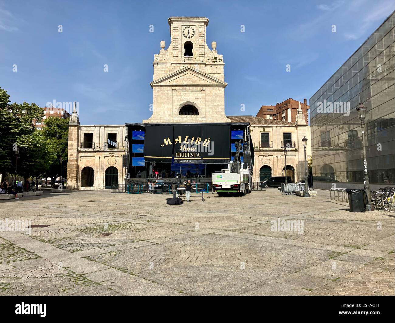 Concerto all'aperto, Festival di San Pedro e San Pablo, Burgos, Spagna - Immagine stock catturata con smartphone