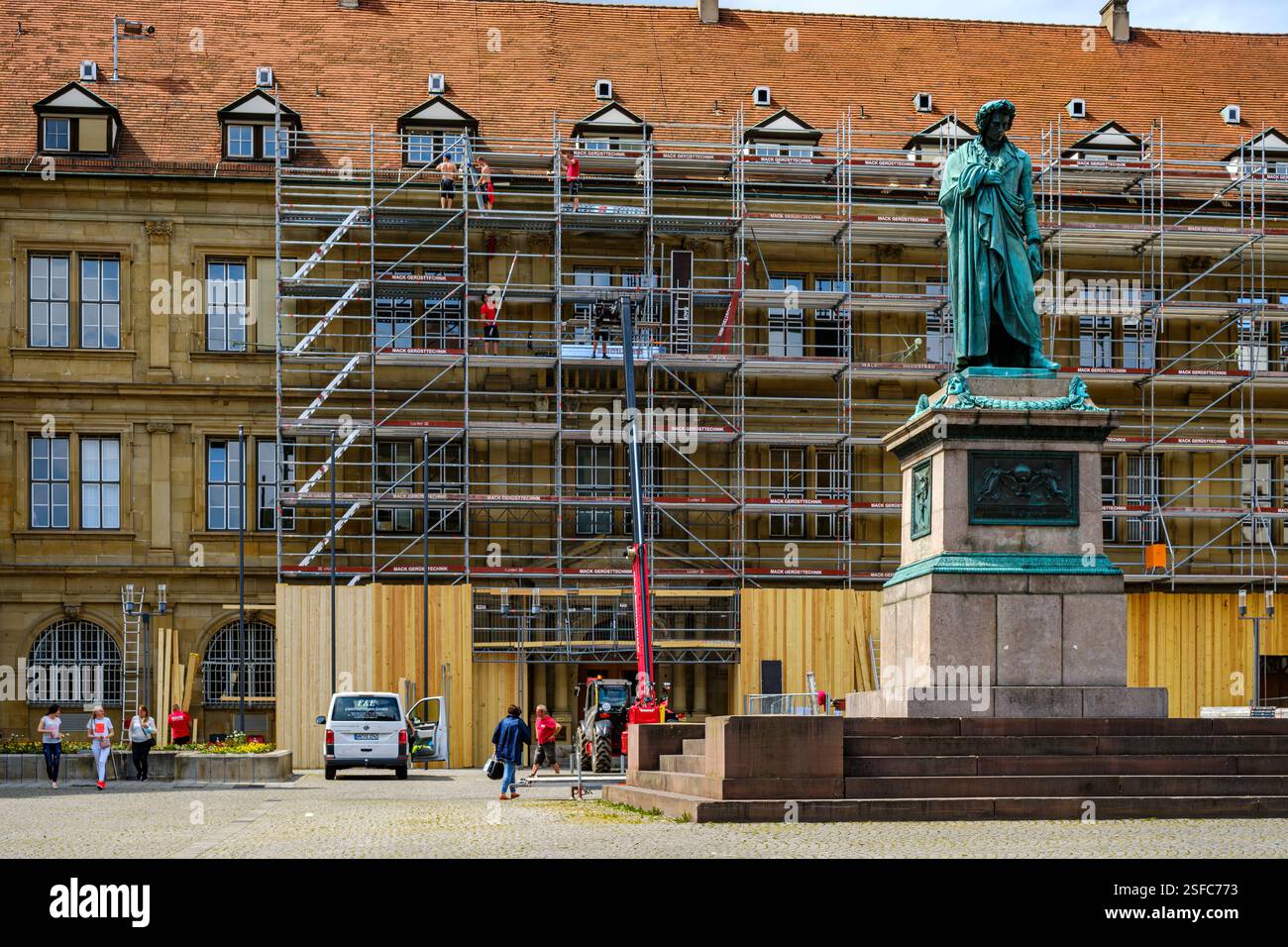 Monumento Schiller di Johann Baptist Stiglmaier sulla Schillerplatz a Stoccarda, Baden-Württemberg, Germania. Foto Stock