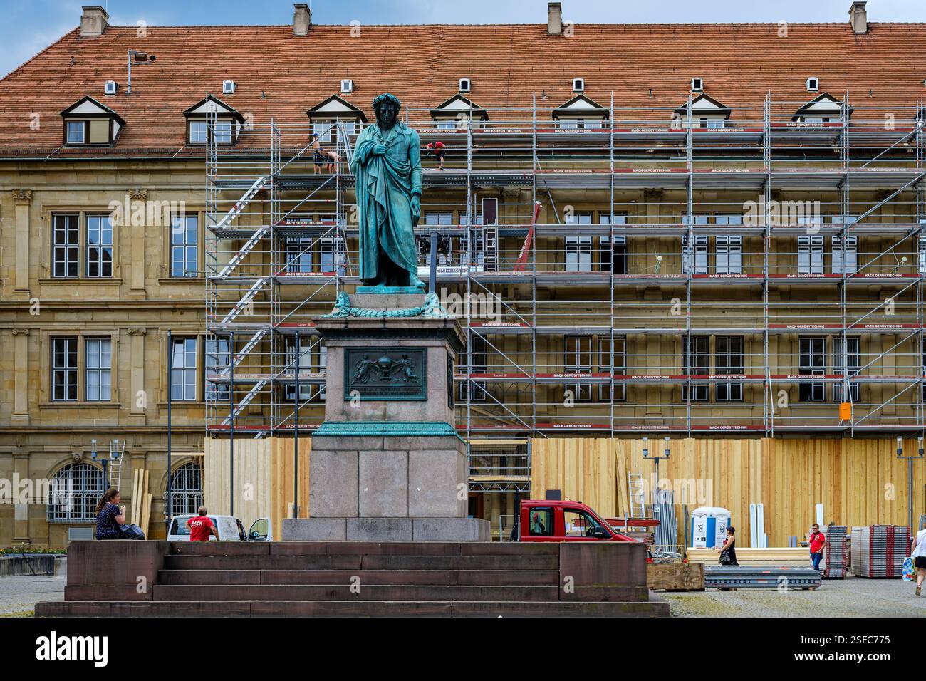 Monumento Schiller di Johann Baptist Stiglmaier sulla Schillerplatz a Stoccarda, Baden-Württemberg, Germania. Foto Stock