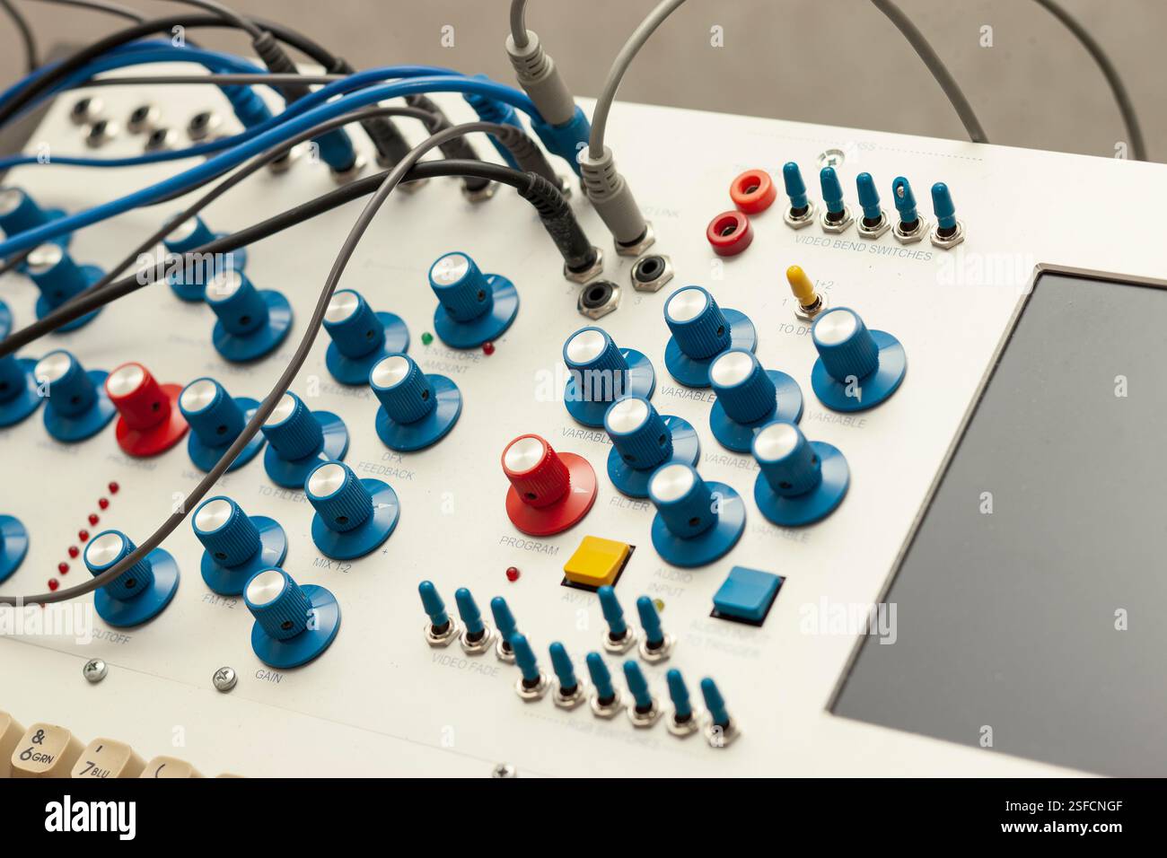 dispositivo audio o video astratto con ingressi e uscite Foto Stock