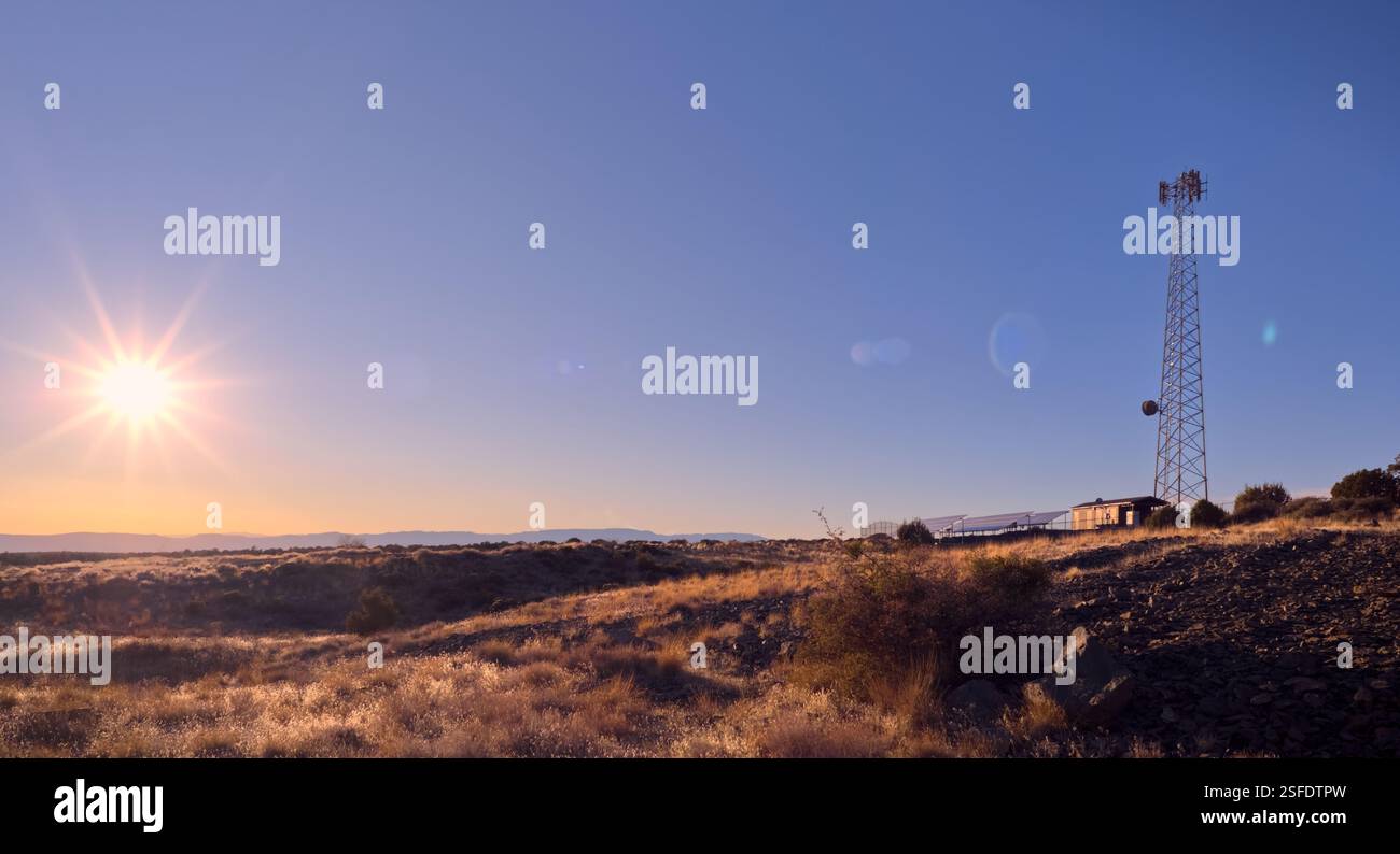 Communication Tower ai margini del Rarick Canyon, Coconino National Forest, Arizona, USA Foto Stock