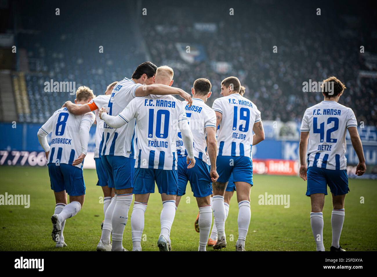 Rostock, Germania 09. Febbraio 2025: 3. Liga - 2024/2025 - FC Hansa Rostock vs. FC Viktoria Köln IM Bild: /// le normative DFB vietano qualsiasi uso di fotografie come sequenze di immagini e/o quasi-video. /// Foto Stock