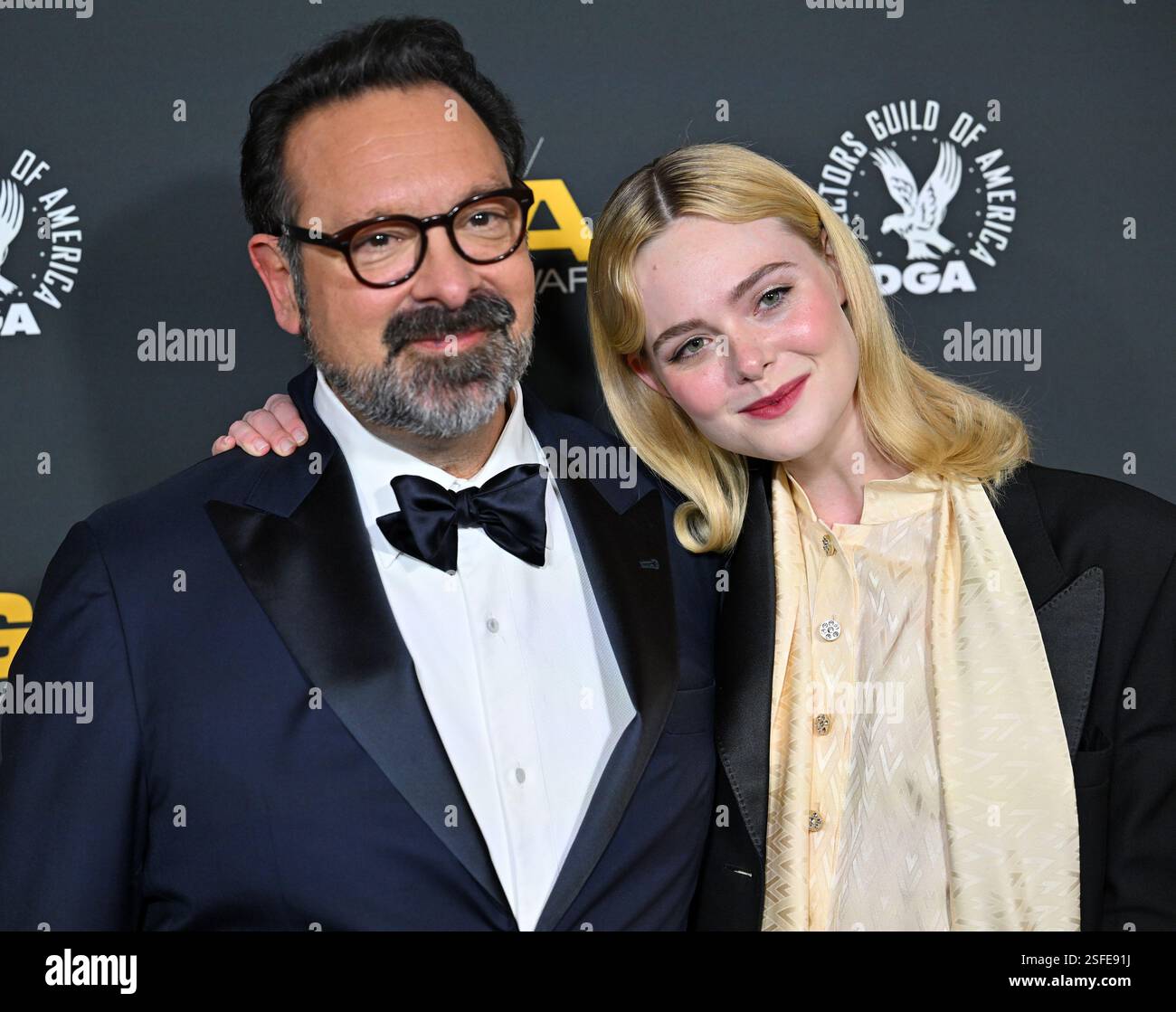 Beverly Hills, Stati Uniti. 8 febbraio 2025. Il direttore James Mangold (L) e Elle Fanning partecipano al 77° Directors Guild of America Awards al Beverly Hilton Hotel di Beverly Hills, California, sabato 8 febbraio 2024. Foto di Chris Chew/UPI credito: UPI/Alamy Live News Foto Stock