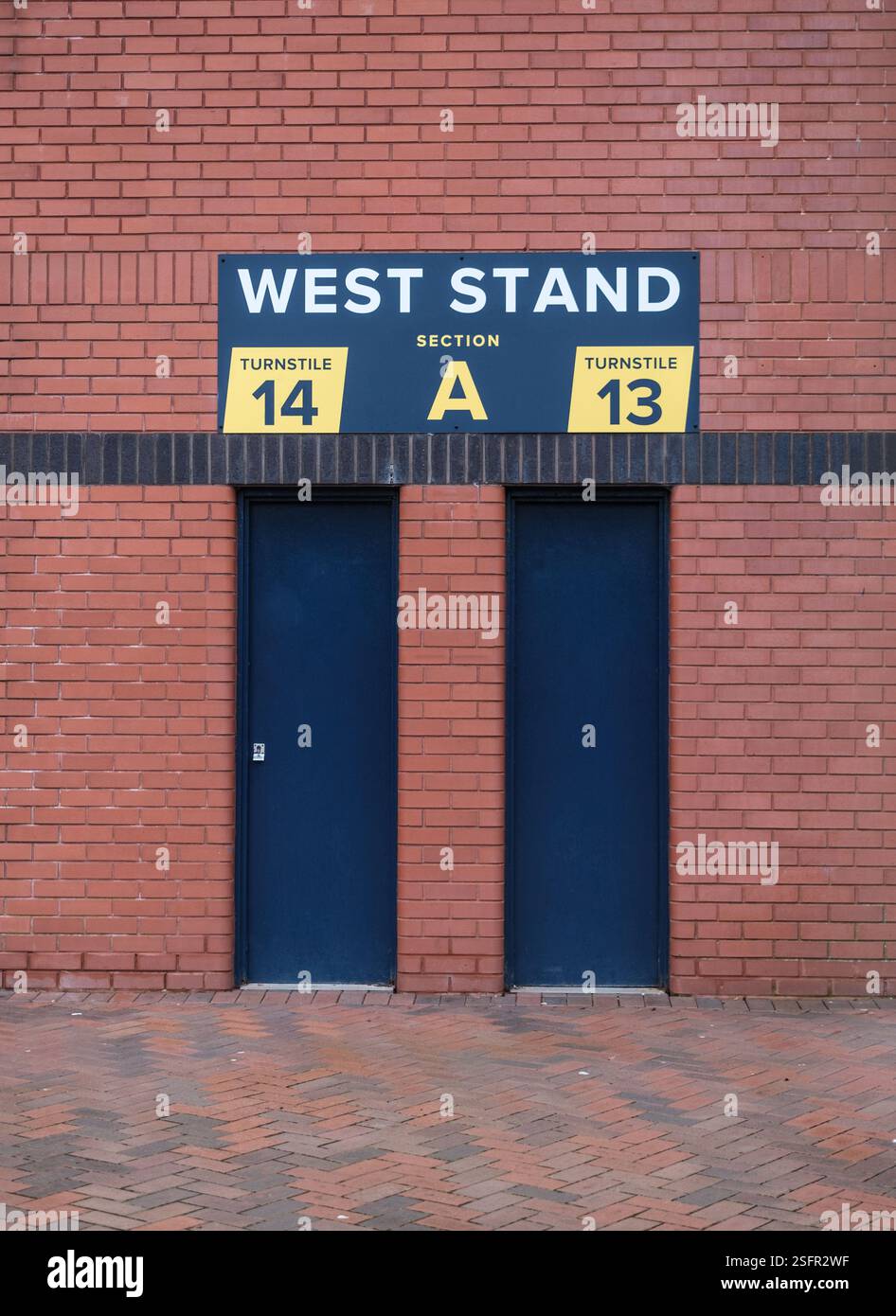 Porte d'ingresso A Uno stadio importante per Un evento sportivo o un concerto Foto Stock