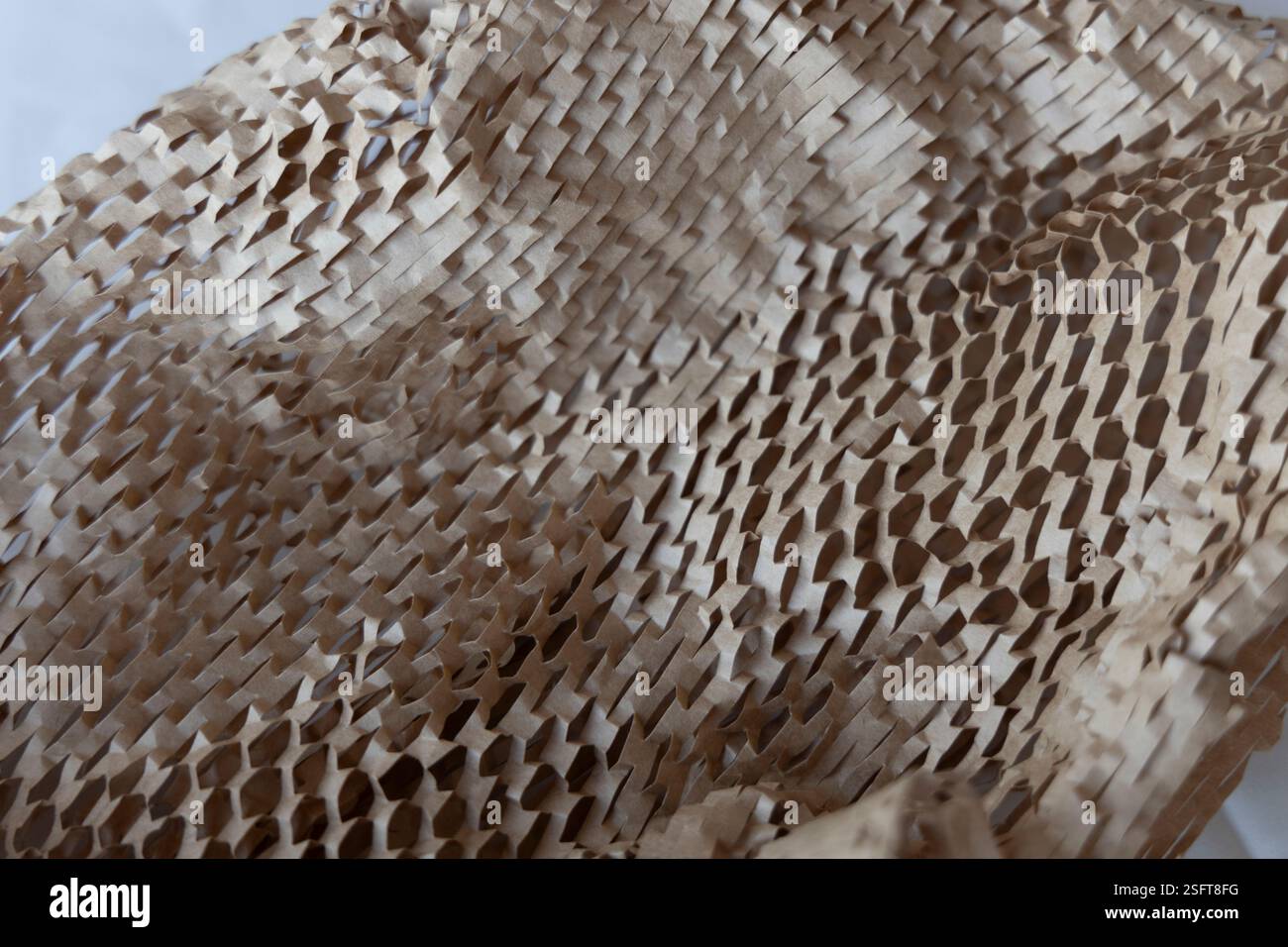 Stucco per imballaggio in carta marrone per scatola di spedizione, primo piano Foto Stock