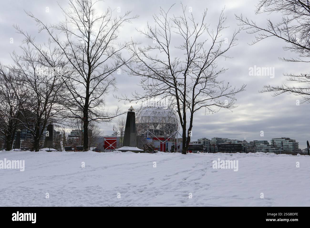 Science World in una fredda giornata invernale a Vancouver, British Columbia. Foto Stock