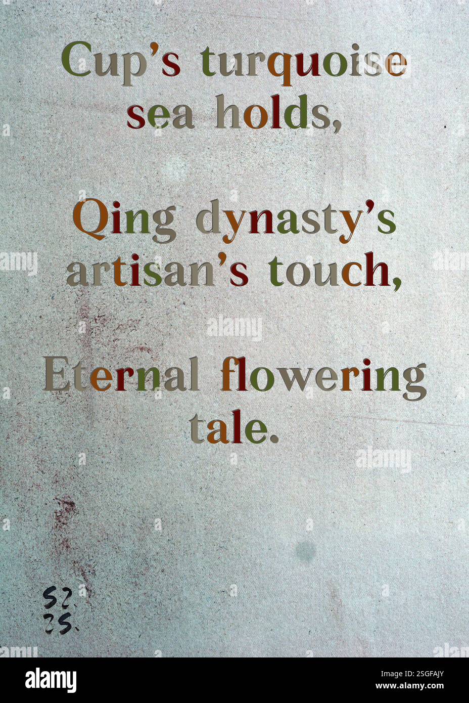 Il mare turchese di Cup regge, il tocco artigianale della dinastia Qing, la storia eterna in fiore. La Gilda degli scrittori d'argento di Harrison Holloway. Arte di Zsuzsa Szikra. Poetry Art Print, Triplumes è una forma poetica unica ispirata al tradizionale haiku, composta da tre righe che catturano momenti di chiarezza, emozione e approfondimento. Nella nostra collezione abbracciamo la libertà del linguaggio, dove la fusione delle parole e la rimozione dei trattini è più di una scelta stilistica: È un modo per trasmettere unità e vicinanza tra le idee, creando un'espressione fluida e compatta che risuona con i ritmi della vita moderna. Foto Stock