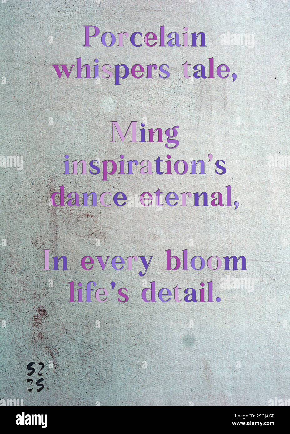 La porcellana sussurra la storia, la danza eterna dell'ispirazione Ming, in ogni dettaglio della vita fiorita. Aydın Yuksel's Silver Writers' Guild. Arte di Zsuzsa Szikra. Poetry Art Print, Triplumes è una forma poetica unica ispirata al tradizionale haiku, composta da tre righe che catturano momenti di chiarezza, emozione e approfondimento. Nella nostra collezione abbracciamo la libertà del linguaggio, dove la fusione delle parole e la rimozione dei trattini è più di una scelta stilistica: È un modo per trasmettere unità e vicinanza tra le idee, creando un'espressione fluida e compatta che risuona con i ritmi della vita moderna. Foto Stock