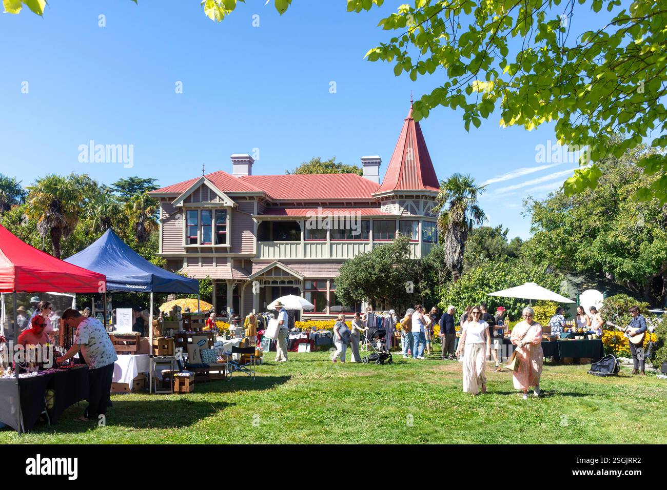 Mercato dell'annata presso Avebury House, Eveleyn Couzins Avenue, Richmond, Christchurch (Ōtautahi), regione di Canterbury, nuova Zelanda Foto Stock