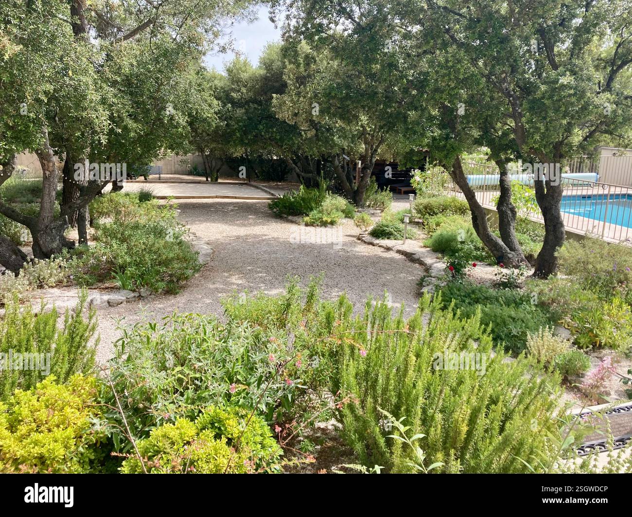 Una fuga tranquilla nel cuore del giardino Foto Stock