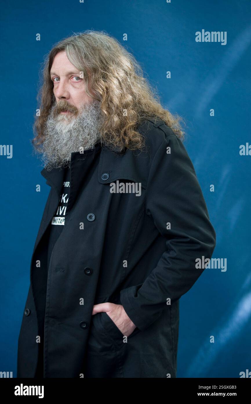 L'acclamato scrittore di fumetti inglese Alan Moore, raffigurato all'Edinburgh International Book Festival, dove ha parlato del suo ultimo lavoro. L'evento di tre settimane è il più grande festival letterario del mondo e si tiene durante l'annuale Festival di Edimburgo. L'evento del 2010 ha visto la partecipazione di oltre 500 autori provenienti da tutto il mondo. Foto Stock