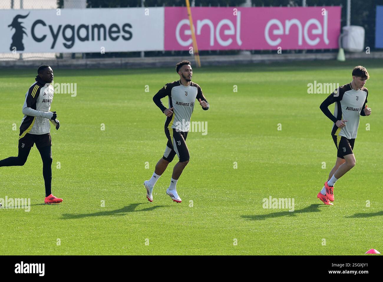Torino, Italia. 10 febbraio 2025. Lloyd Kelly della Juventus FC durante l'allenamento della Champions League 2024/2025 alla JTC Continassa il 10 febbraio 2025 a Torino - ph Giuliano Marchisciano credito: Agenzia fotografica indipendente/Alamy Live News Foto Stock