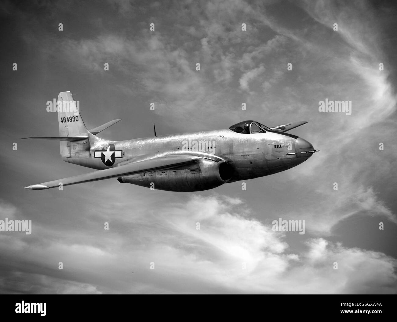 Il Bell XP-83 (in seguito ridesignato XF-83) era un prototipo di caccia di scorta a reazione progettato dalla Bell Aircraft durante la seconda guerra mondiale. Volò per la prima volta nel 1945, ma come per la maggior parte dei caccia jet di prima generazione, il progetto fu ostacolato da una relativa mancanza di potenza e presto eclissato da progetti più avanzati e non entrò mai in produzione. Foto Stock