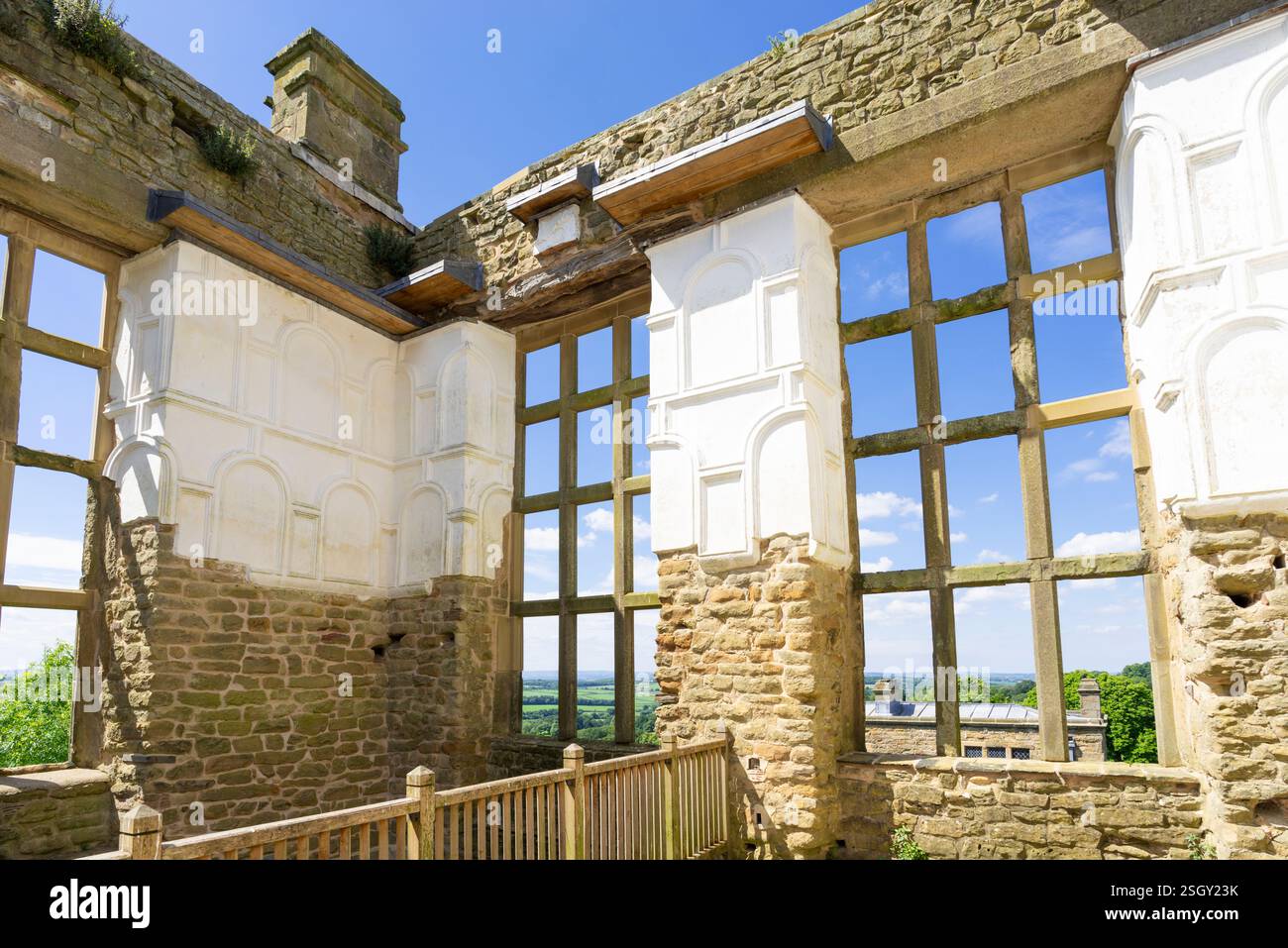 Vecchia Hardwick Hall o Hardwick Old Hall rovine vicino a Chesterfield Derbyshire Inghilterra Regno Unito Europa Foto Stock