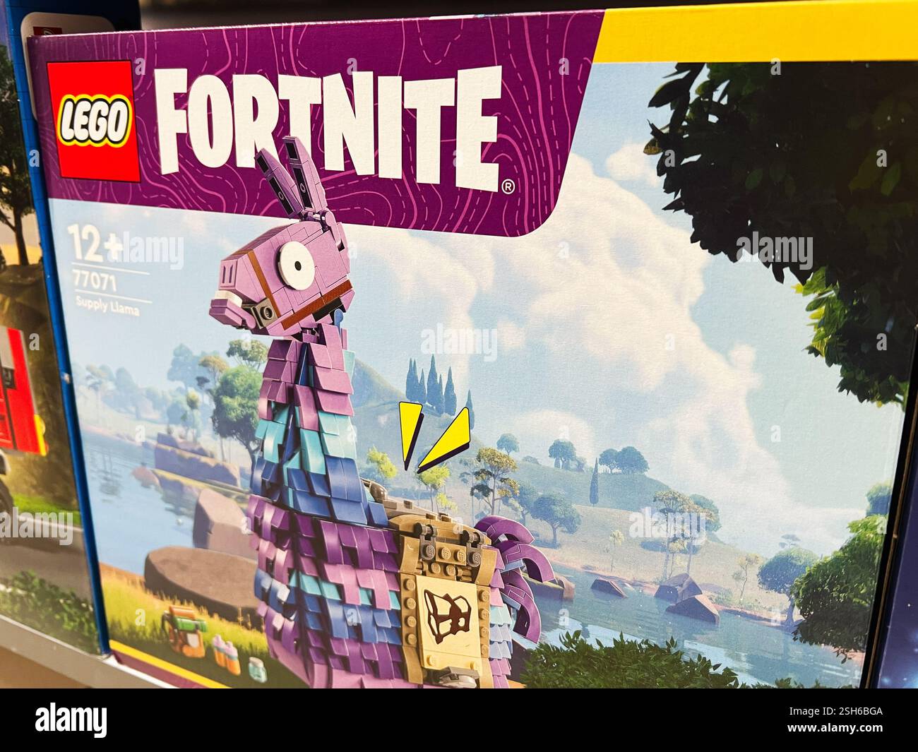 Kiev, Ucraina - 09 febbraio 2025: Set di lama LEGO Fortnite con sfondo scenico e dettagli del marchio Foto Stock